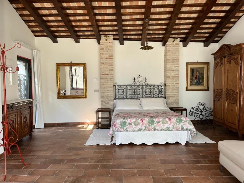 a bedroom with a large bed in a room at Antica serra in Buttrio