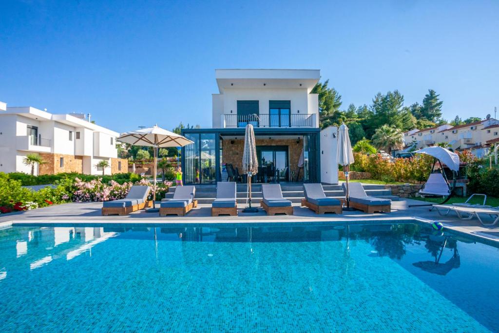 Megan Luxury villa with private pool