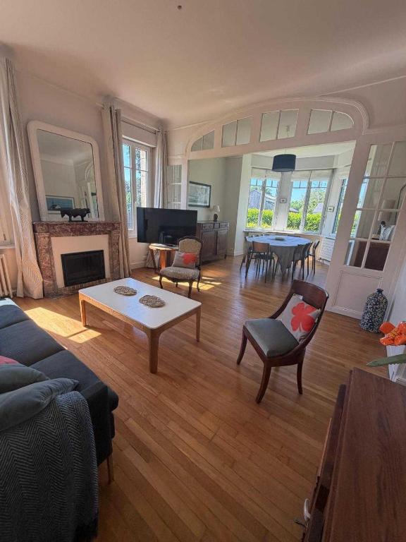 Bright house in the heart of Minihic sur Rance - Casa De Vacaciones