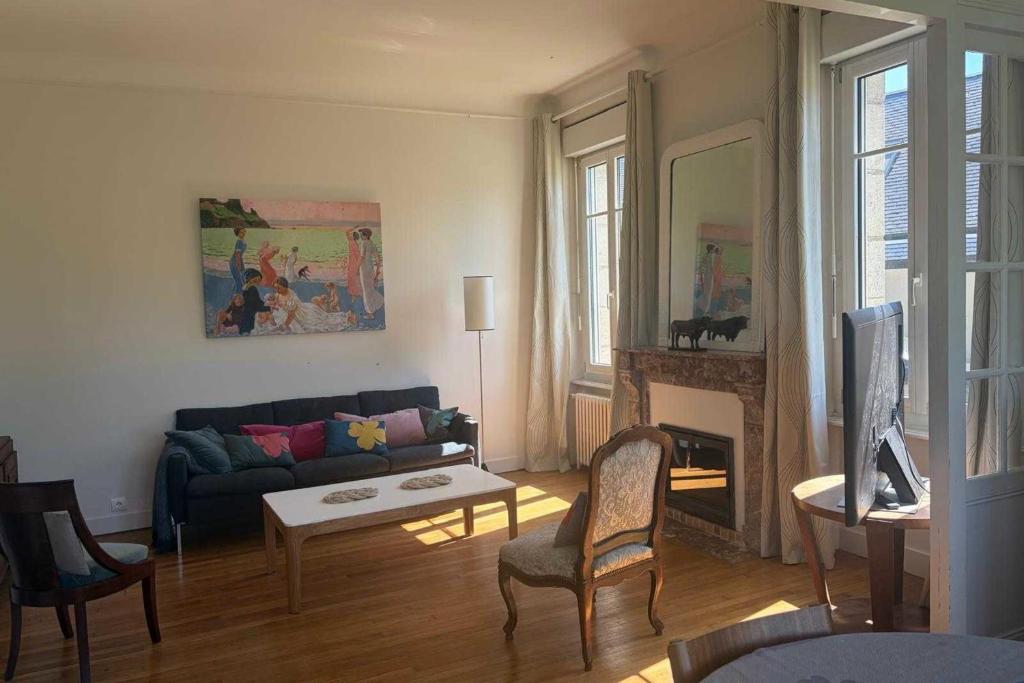 Bright house in the heart of Minihic sur Rance