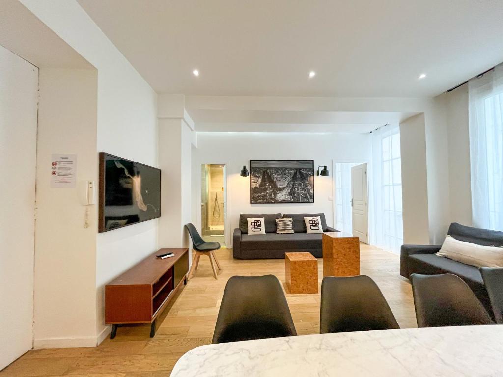 UrbanFlat 69 - Authentic & Elegant Central Paris Home