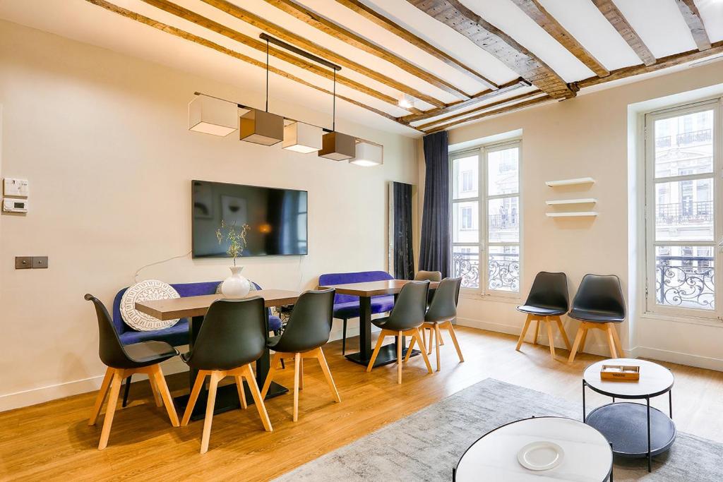 UrbanFlat 73 - Louvre & Rivoli Luxury Escape Parisian Flat