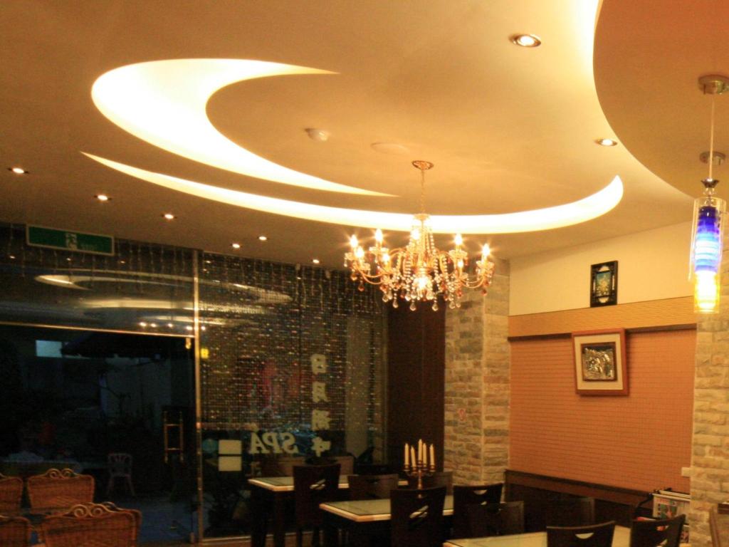 Restaurace v ubytování Ri Yue Hu Pan Resort