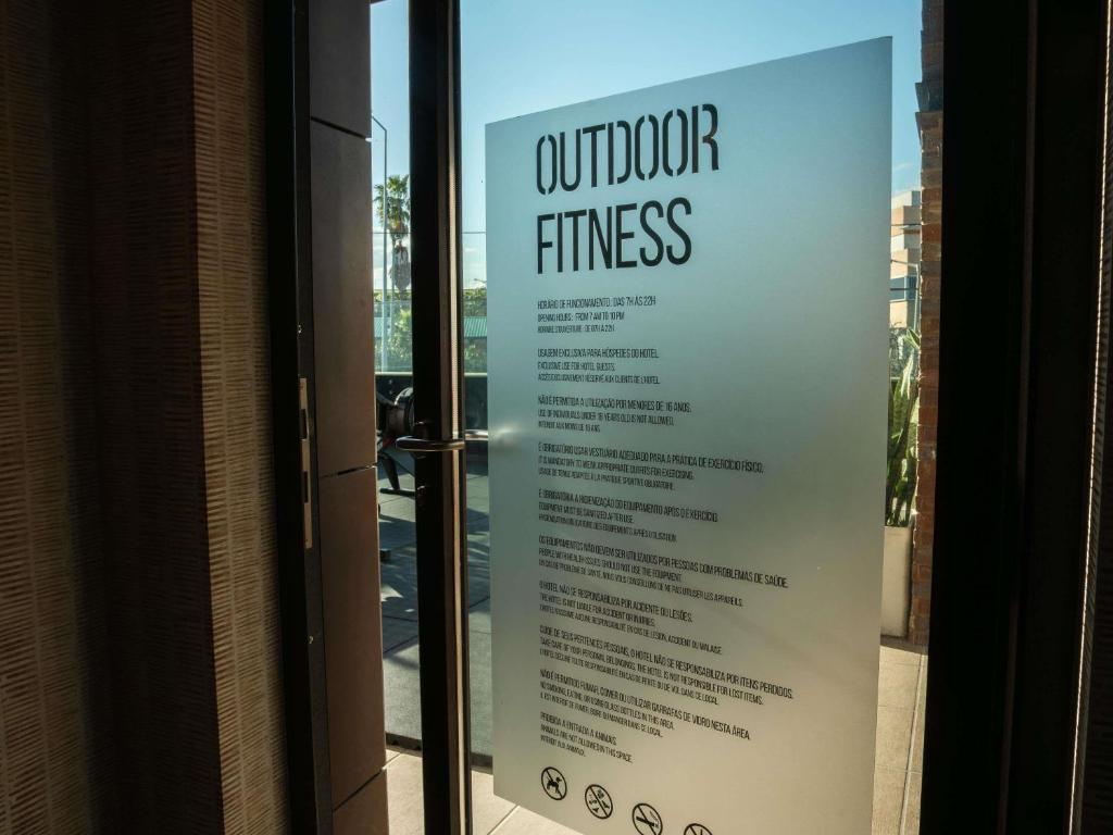 A doorway sign directing guests to an outdoor fitness area.