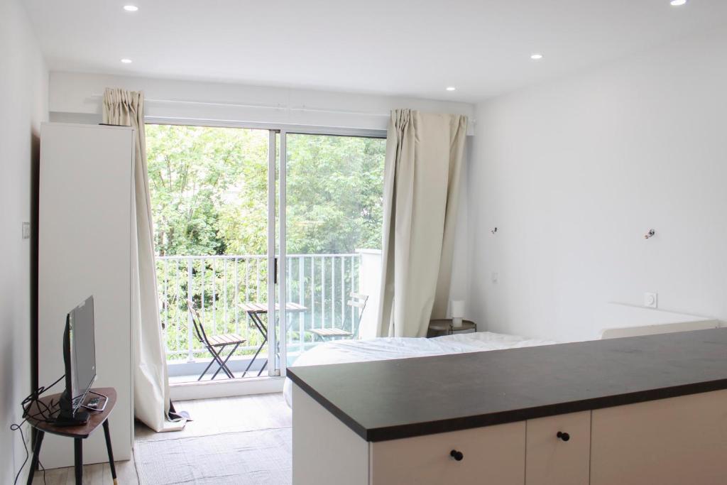 Charming studio with private terrace Paris 11th