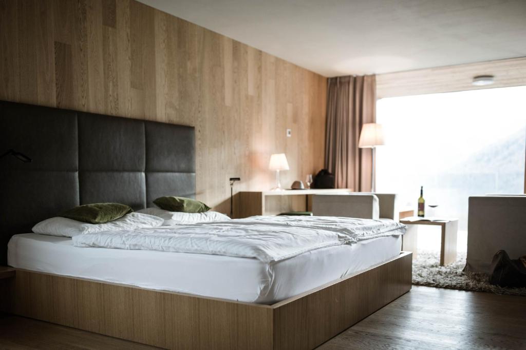 Postel nebo postele na pokoji v ubytování Hotel Weisses Kreuz