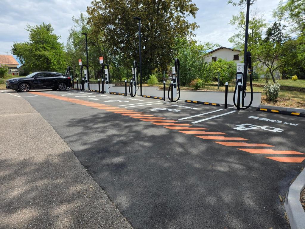 a parking lot with a car parked in the middle at Logis Hotel- Restaurant La Haie Des Vignes Séminaires et Evènementiel in Allain