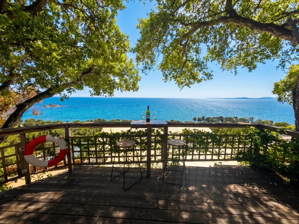 Bungalow à Saint-Raphaël avec Piscine et Vue Mer