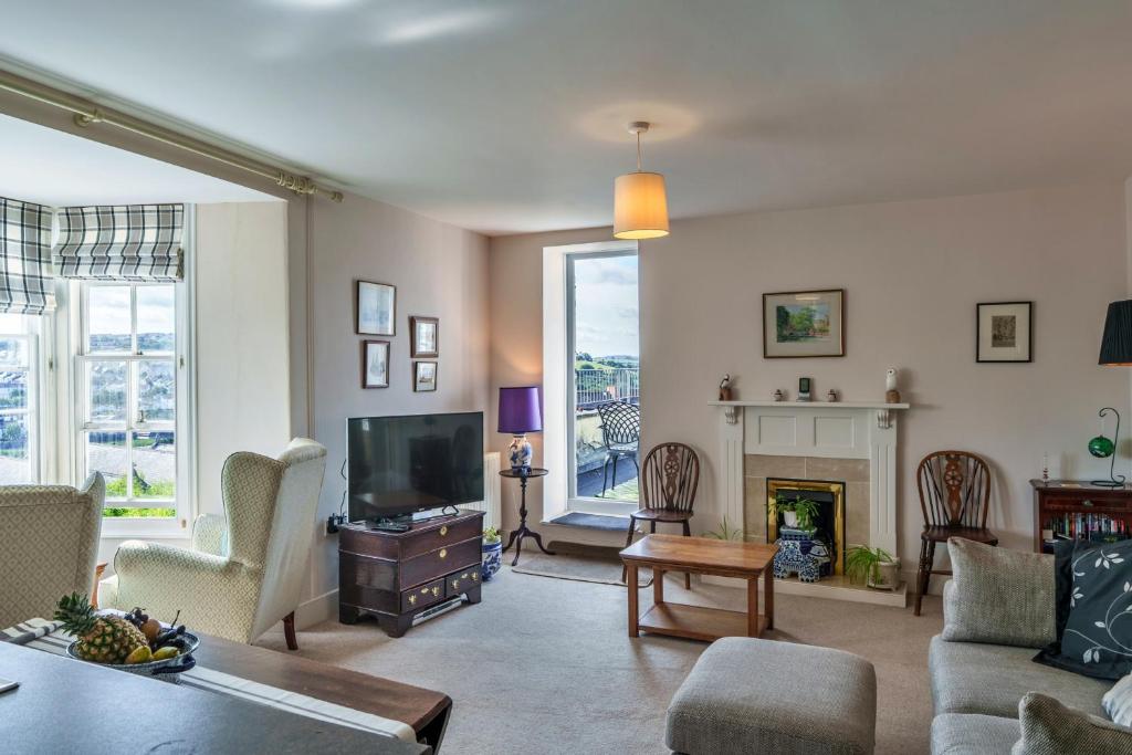 a living room with a tv and a fireplace at Finest Retreats - Curricle in Bideford