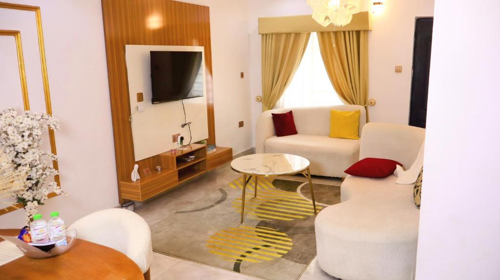 a living room with a room with a bed and a table at Wakanda Apartment in Mama