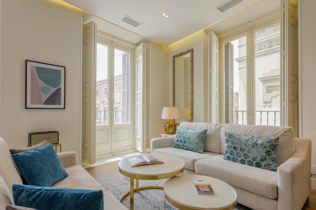 Modern and Luminous Flat in Central District