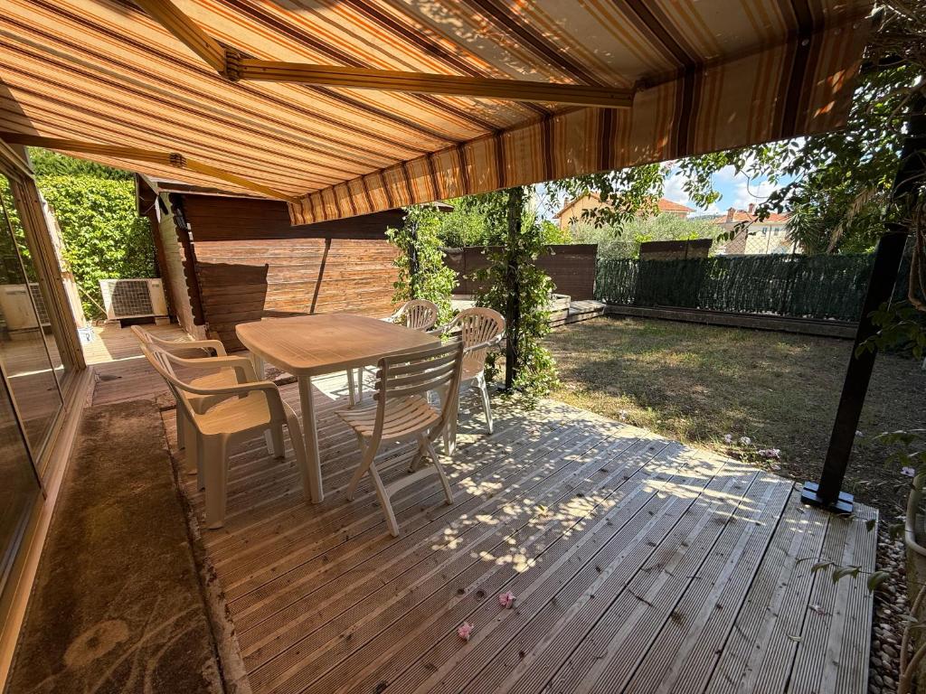 Cannes Apartment with Private Garden Courtyard, Quiet, Central & Near Beaches