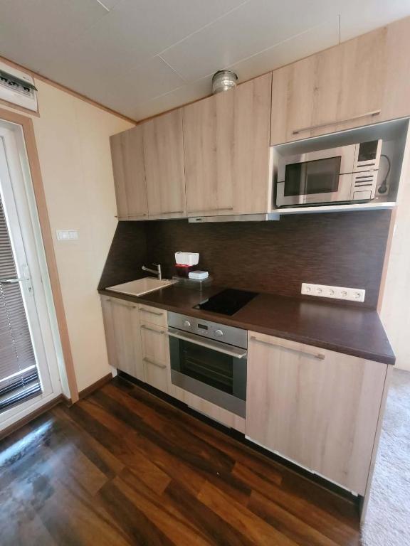 a kitchen with a stove and a microwave at Purje in Pärnu