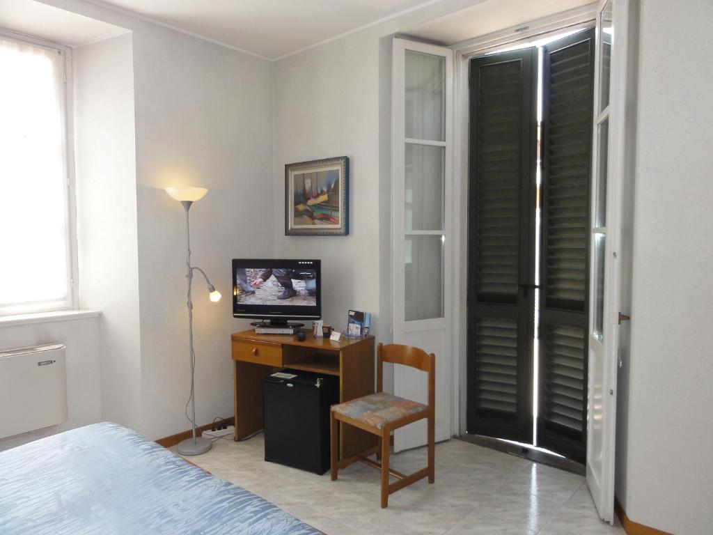 TV a/nebo společenská místnost v ubytování Albergo Ristorante Grigna