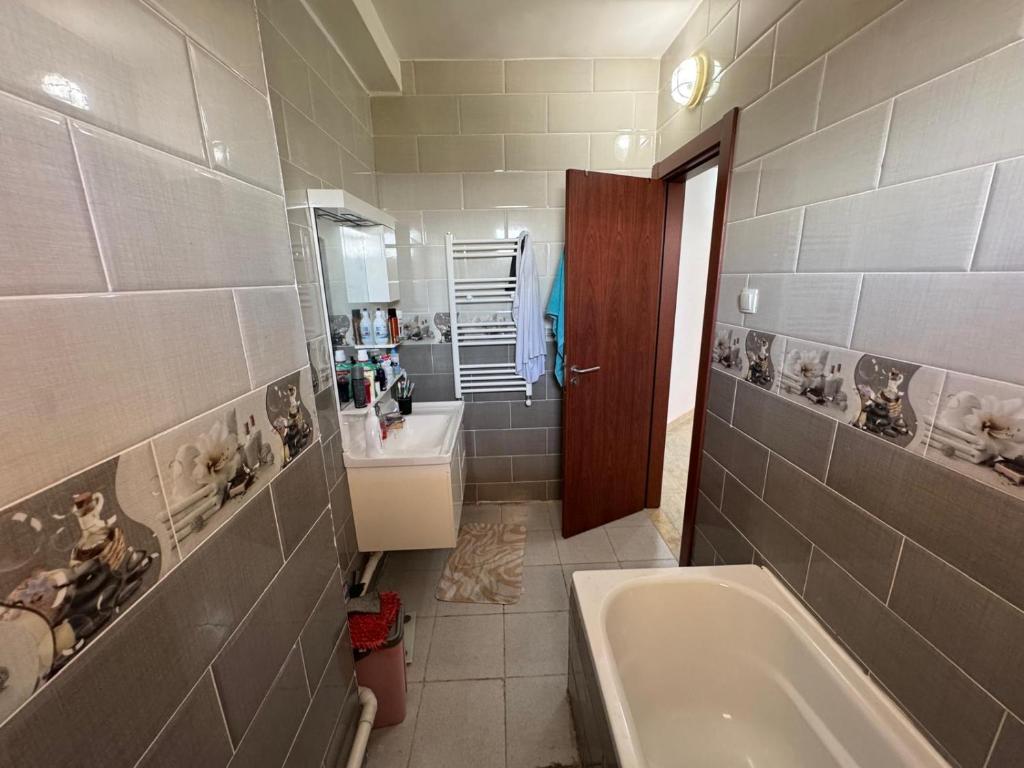a bathroom with a tub and a toilet and a sink at Equipped apartment with elevator, sea view in Bordj el Bahri