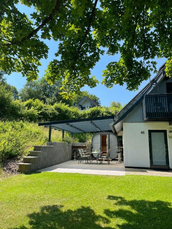 a house with a patio and a roof at All inclusive Ferienhaus JULYN , Seepark in Kirchheim