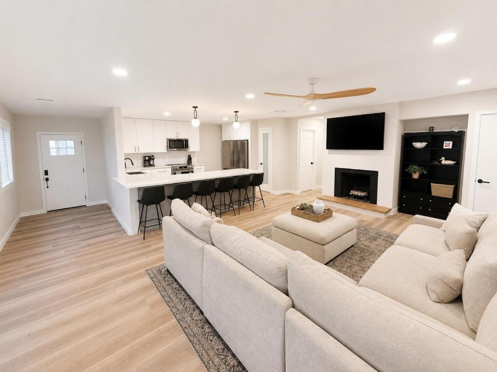 a living room with a couch and a kitchen at Moovalya Keys Vacation Home in Parker