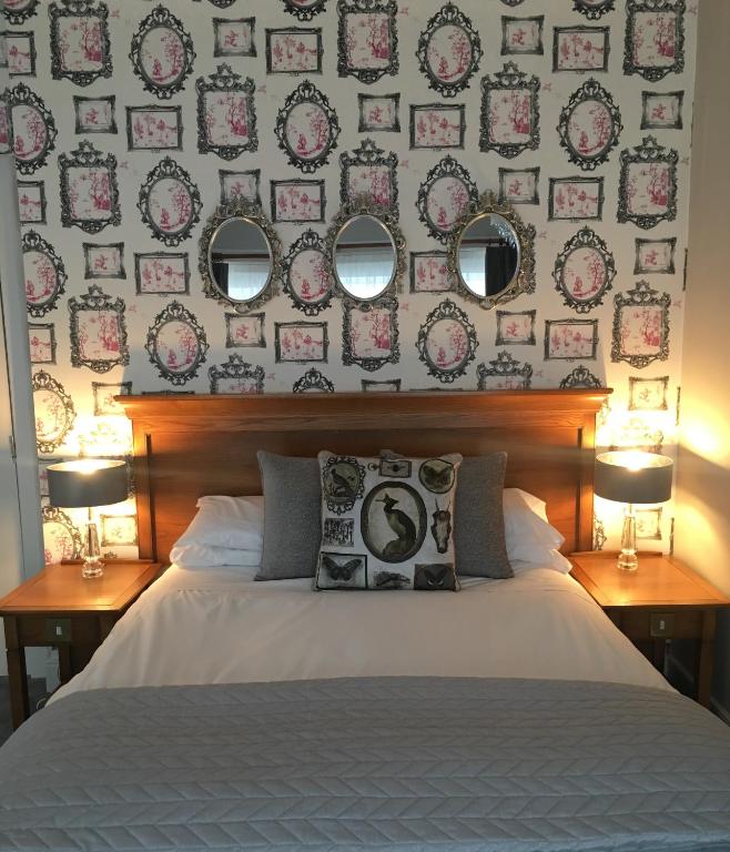 The Coach House Inn - 