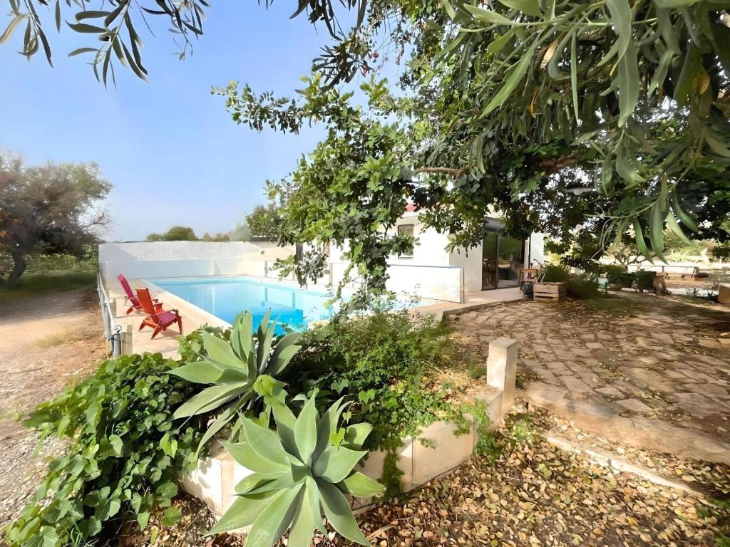 a villa with a swimming pool and a house at Casa della Salvia con Piscina, relax in campagna vicino al mare in Santa Croce Camerina