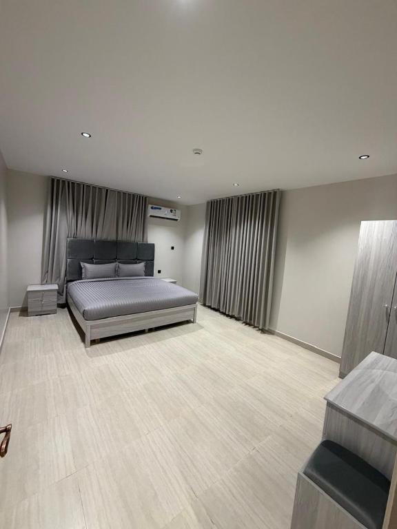 a large bedroom with a bed in the middle at شقق درة القويعية in Al Quway‘īyah