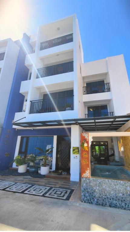 a large white building with potted plants in front of it at u hend villa in Hengchun South Gate