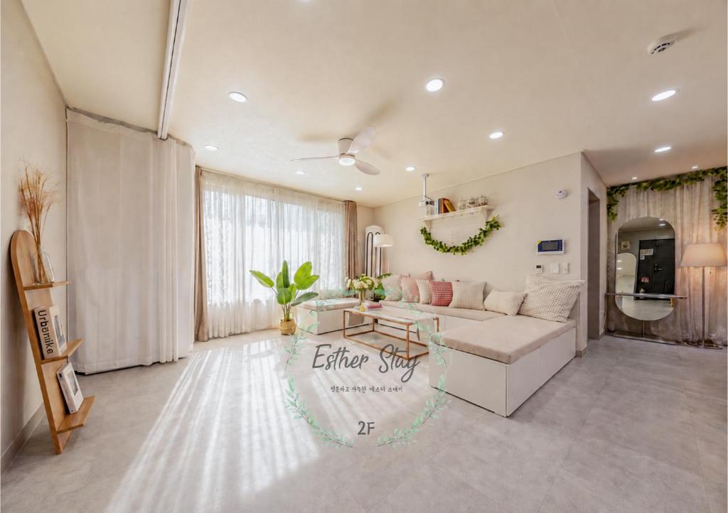 a living room with a couch and a table at 김포공항ㆍ까치산역ㆍ최대11명ㆍ3룸화2ㆍ각방에어컨ㆍ2층독채 in Seoul