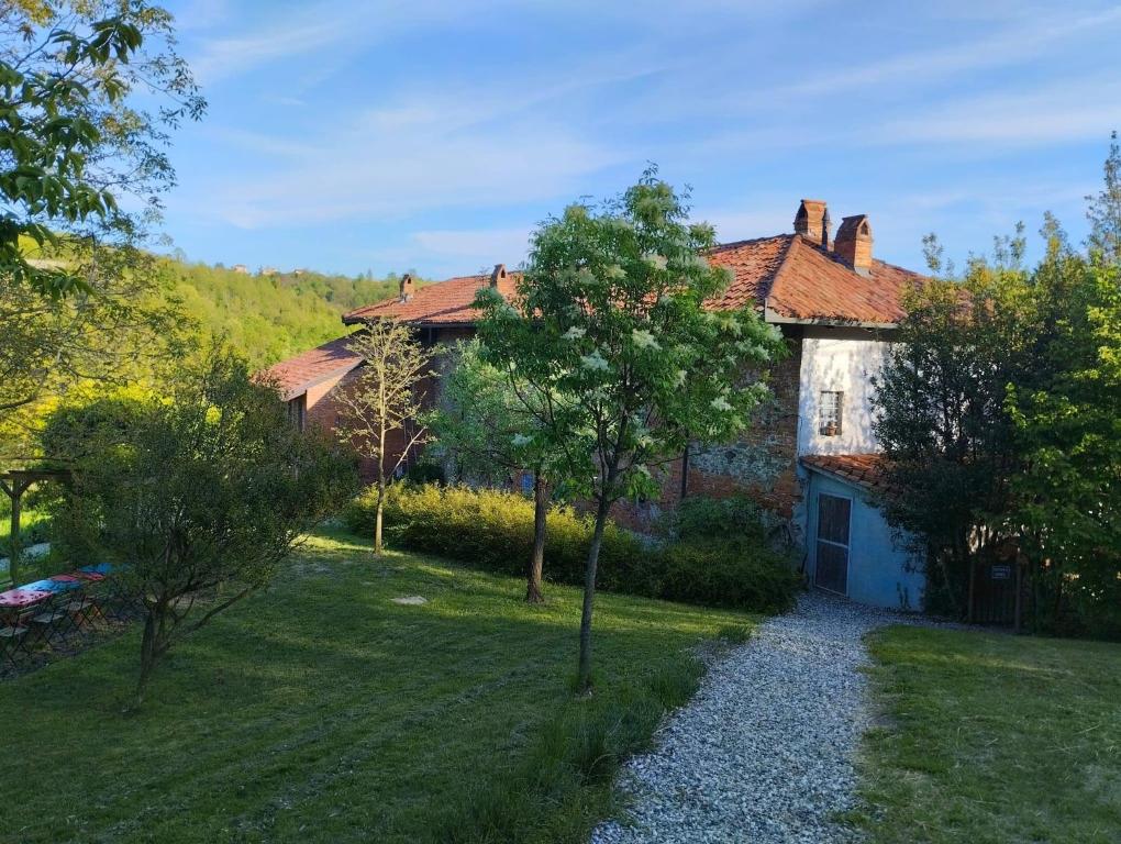 a house with a gravel path in front of it at I Conti della Serva in Cinzano