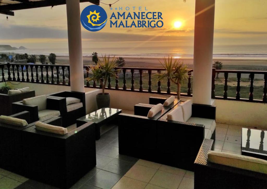 a lobby with couches and a view of the ocean at Hotel Nuevo Amanecer Malabrigo in Puerto Chicama
