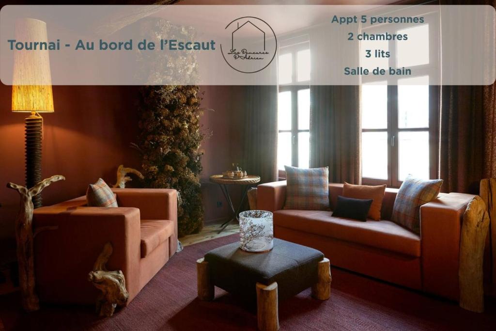 a living room with a couch and a table at Le Nid Fleuri - Séjour familial à Tournai in Tournai