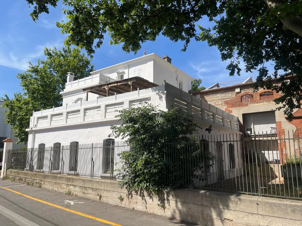 a white building on the side of a street at La Maison Blanche in Perpignan