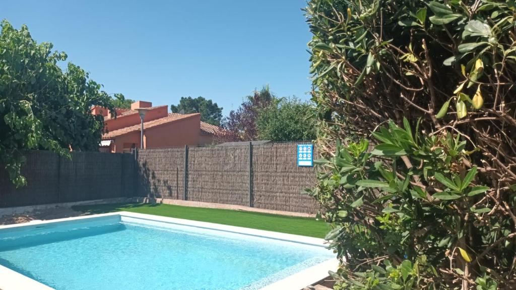 a swimming pool in a yard next to a fence at Bon Repos 2 in Torroella de Montgrí
