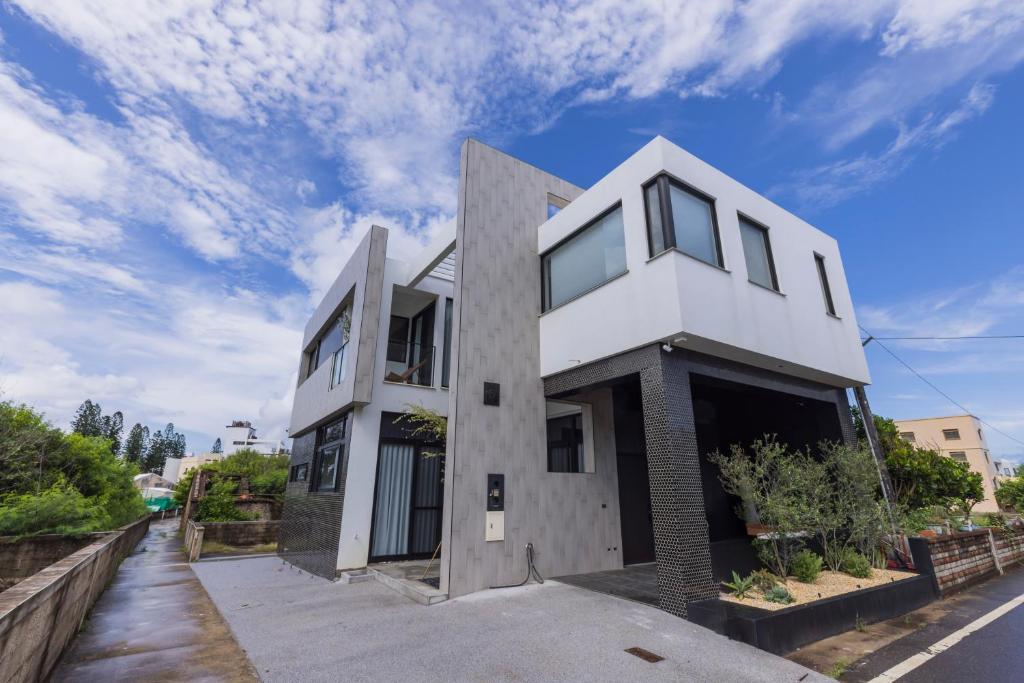 a white house on the side of a street at 晴井villa in Huxi
