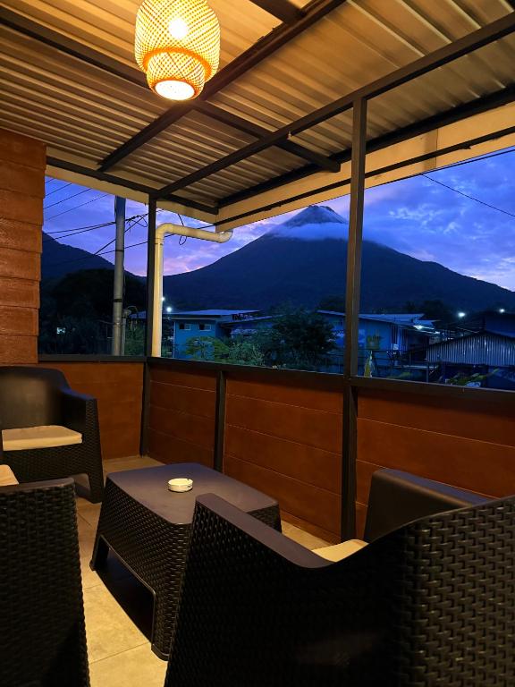 a patio with a table and chairs and a view at Estancia Rincón Verde in Fortuna