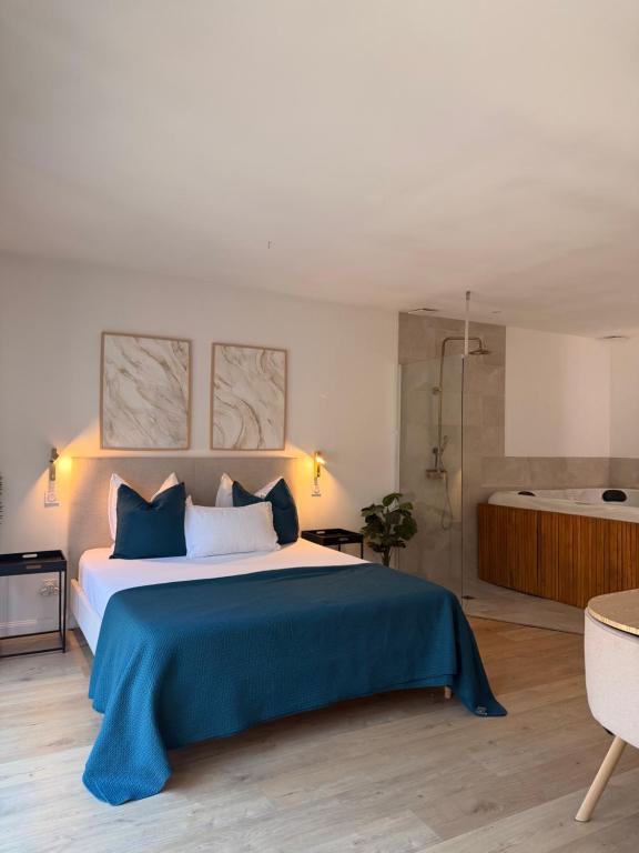 a bedroom with a large bed and a shower at Suite Canne Or in Bommes