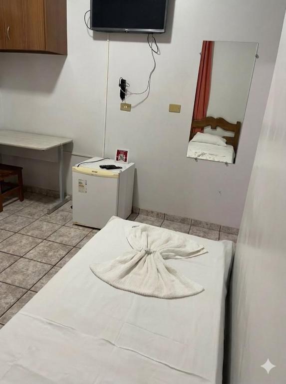 a room with a bed with a towel on it at Hotel em Caçu in Caçu