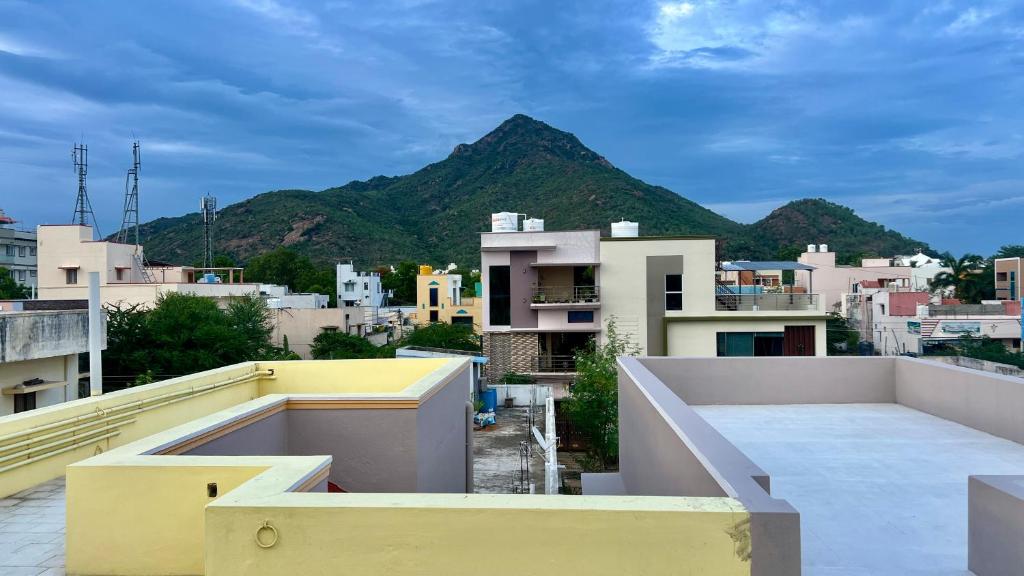 a view of a city with a mountain in the background at JM Arunachala Stays in Tiruvannāmalai