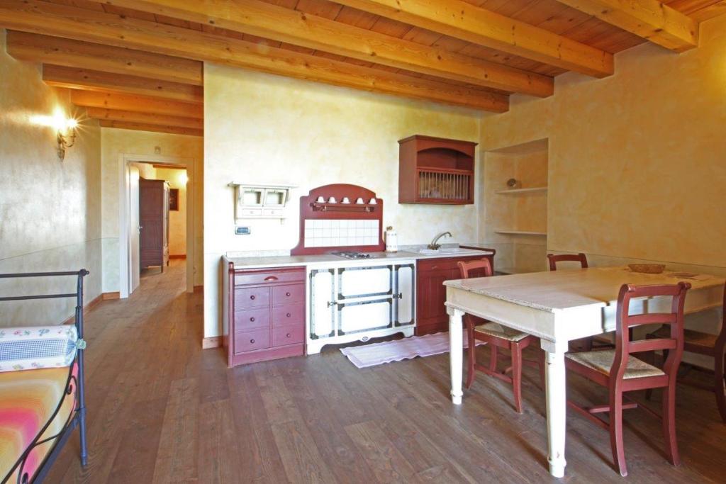 Kuchyň nebo kuchyňský kout v ubytování Cascina Le Preseglie
