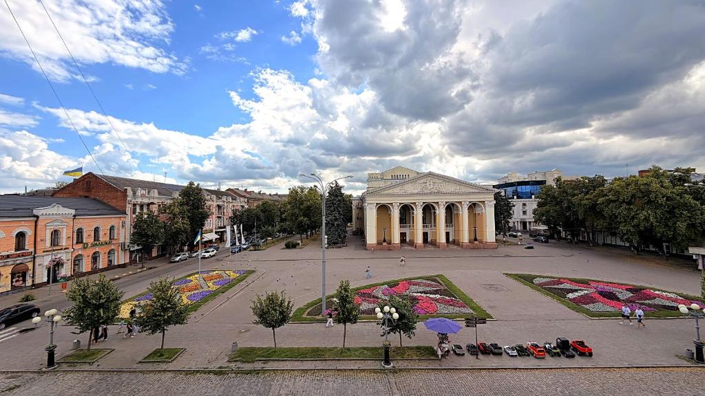 Квартира з видом на Тетр Гоголя у самому центрі Полтави біля ЦУМу, Документи для відрядження, Електрика, Світло та опалення 24-7 фото 3
