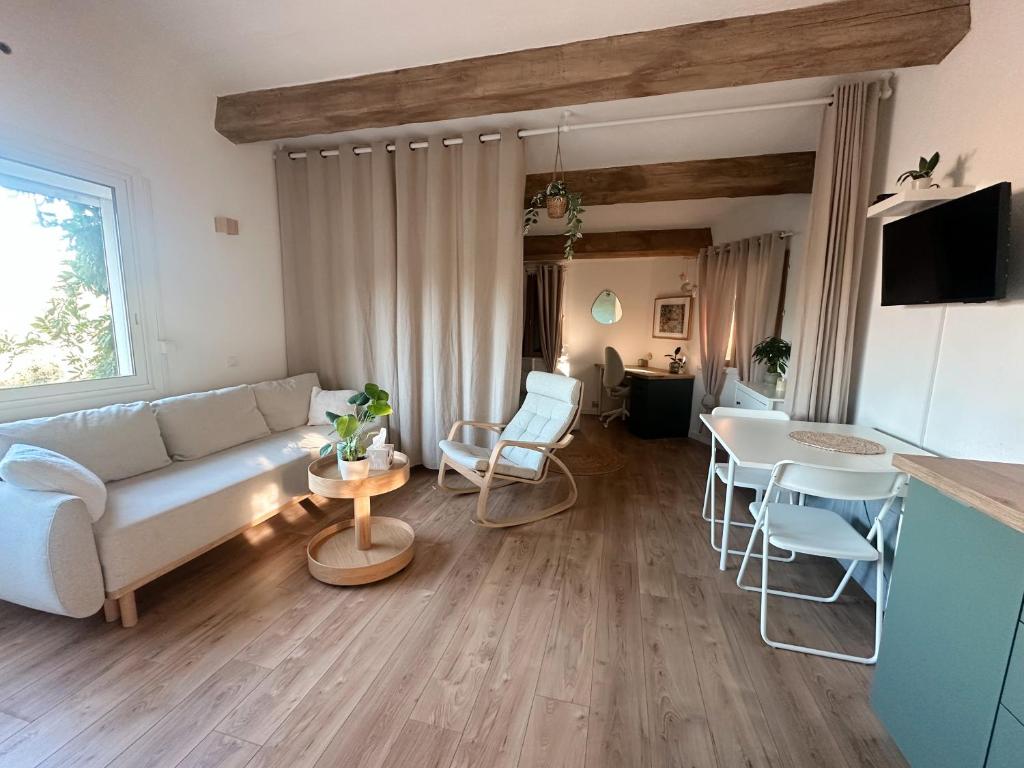Studio 4 personnes avec terrasse, piscine et tennis