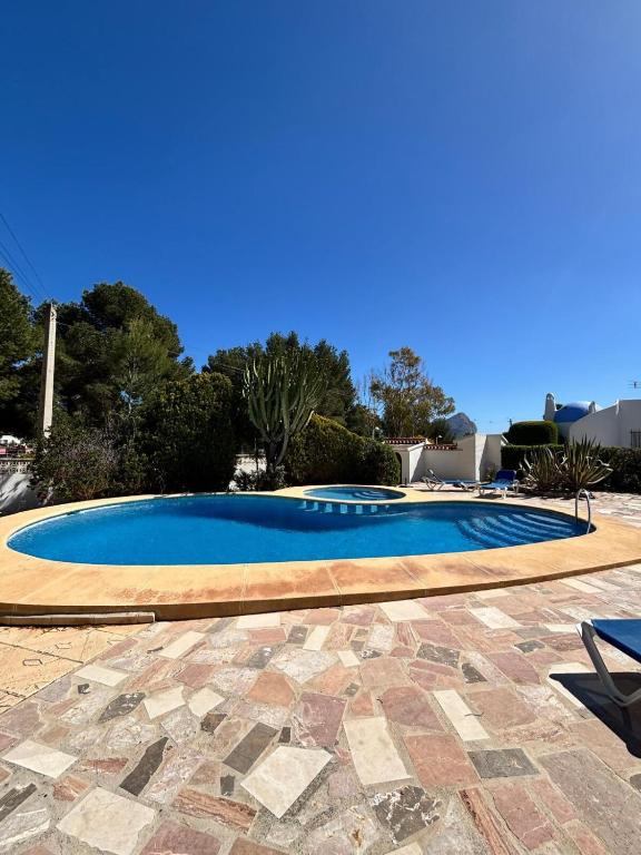 Apartamento con jardín, piscina y parking