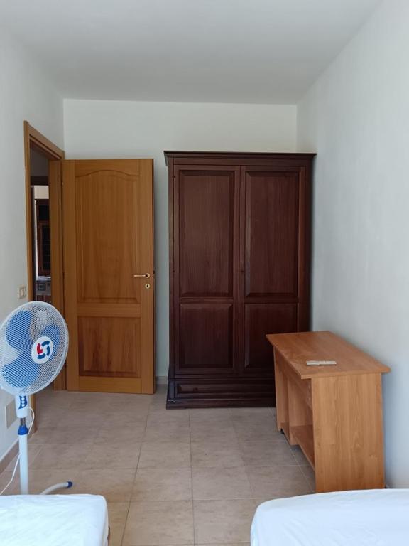 a room with a door and a desk and a chair at Casa al Pozzarello in Porto Santo Stefano