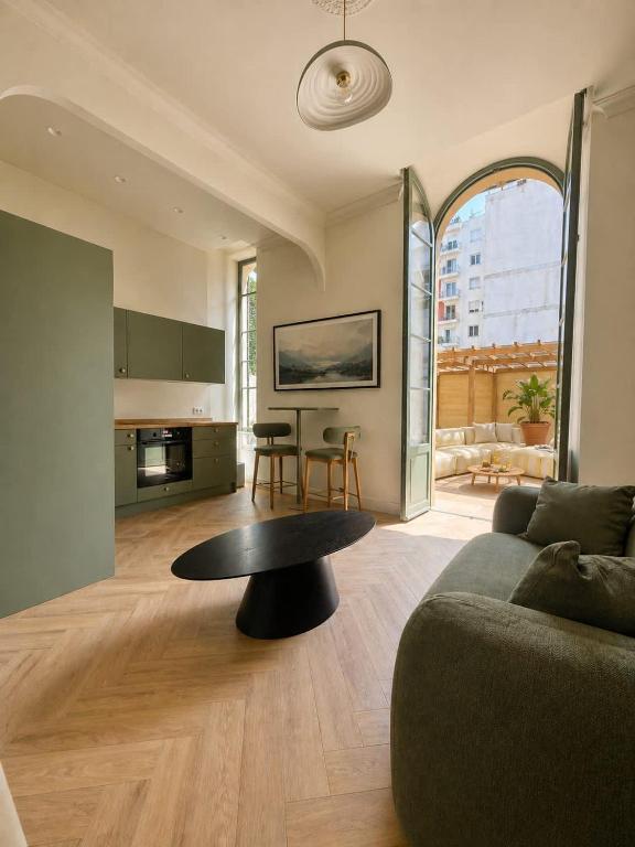 Magnifique studio avec grande terrasse