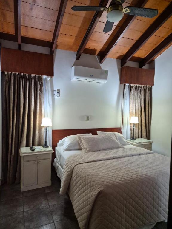 a bedroom with a bed and a ceiling fan at AGUAMARINA SPA Y APART in Formosa