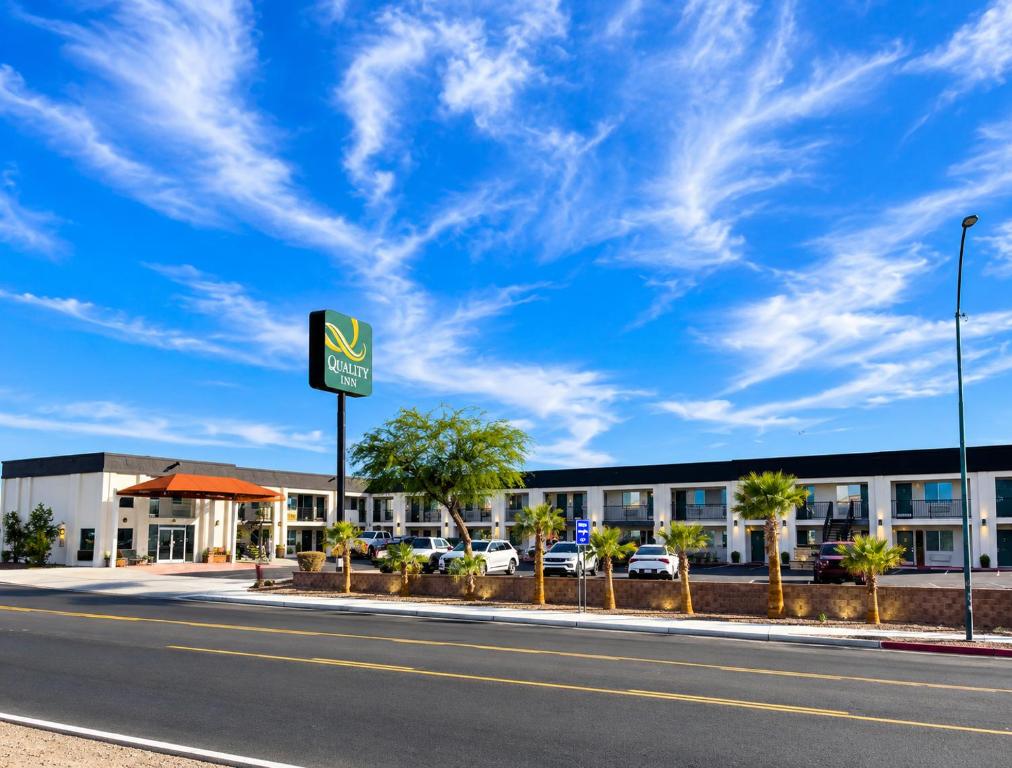 a view of a hotel from the street at Quality Inn Parker in Parker