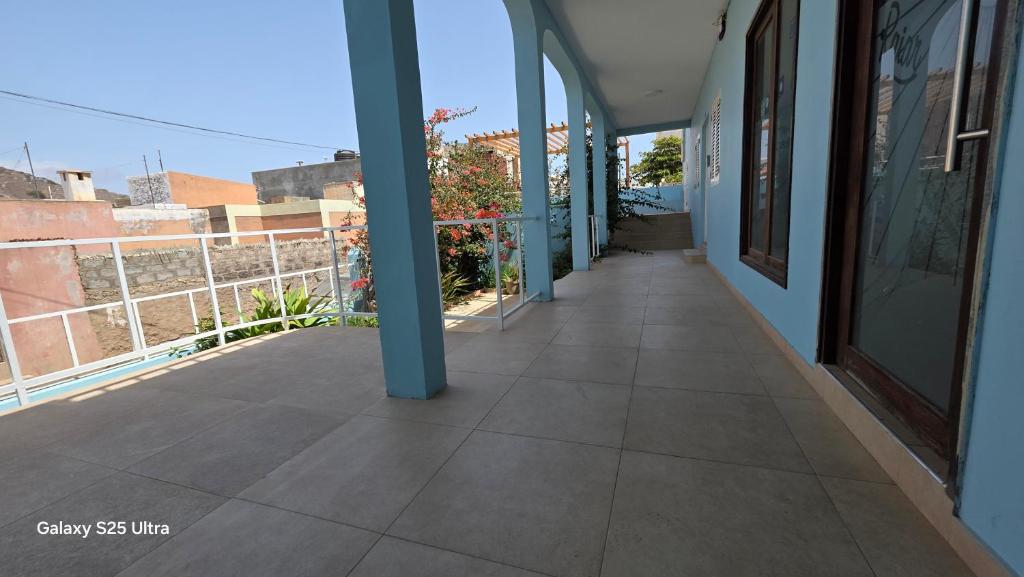 a corridor of a building with a balcony at Residencial Raiar in Mindelo
