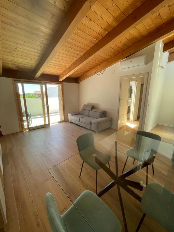 a living room with a couch and a table and chairs at Vacanze in centro a un passo dal mare in Montesilvano