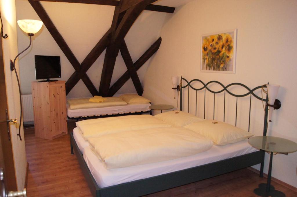Postel nebo postele na pokoji v ubytování Land-Gast-Hof WALKMÜHLE
