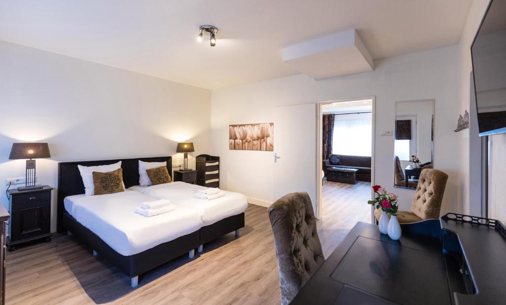 Postel nebo postele na pokoji v ubytování Hotel de Duif Lisse - Keukenhof