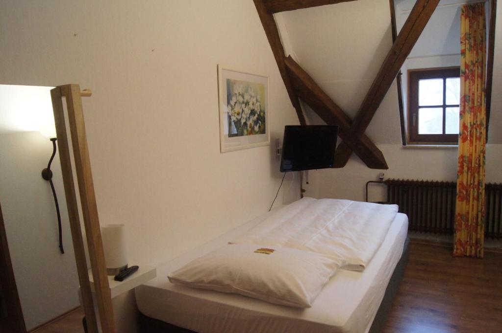 Postel nebo postele na pokoji v ubytování Land-Gast-Hof WALKMÜHLE