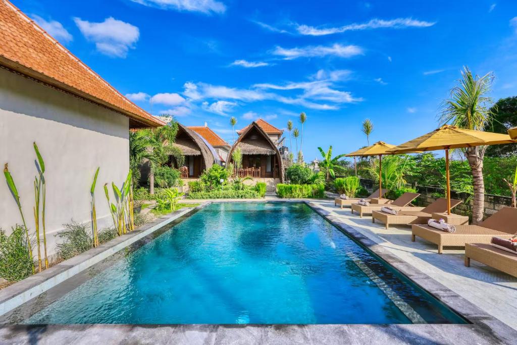 an image of a swimming pool at a villa at Gati Cottage in Nusa Penida